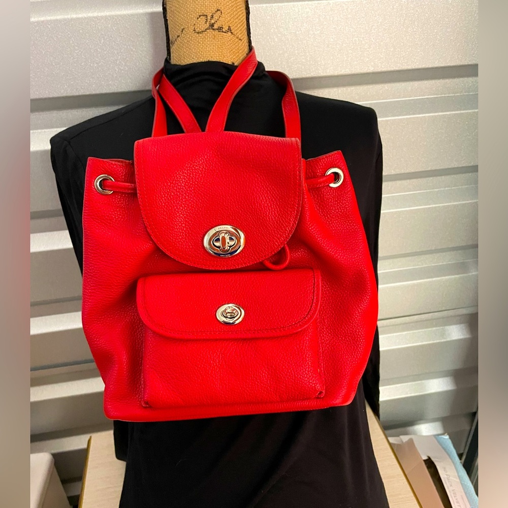 COACH BACKPACK 🎒 LIPSTICK 💄 RED 🌹 PEBBLED LEATHER SILVER 🥈HARDWARE 🥰